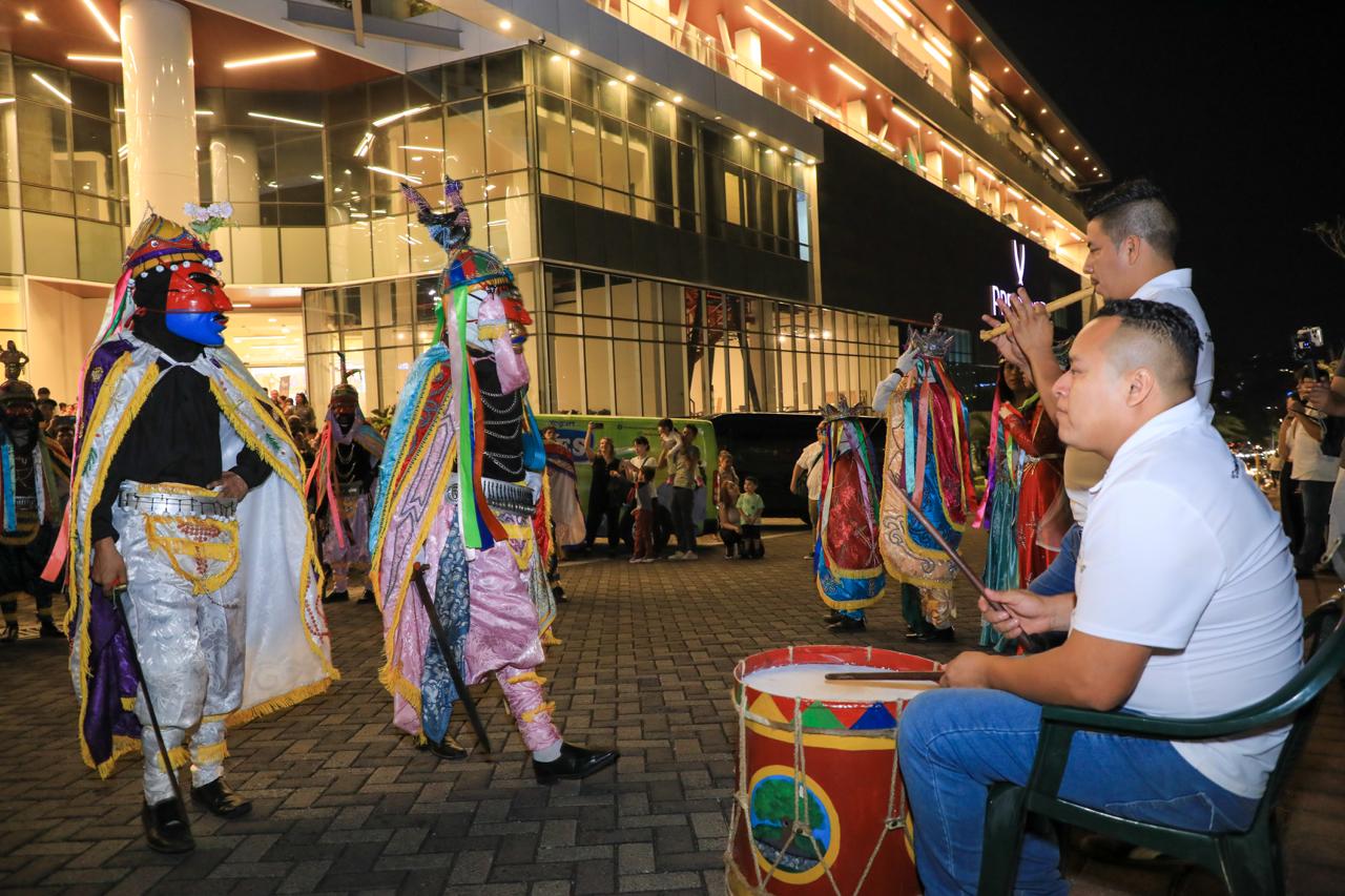 La Nuit Blanche reclamó las calles de San Benito