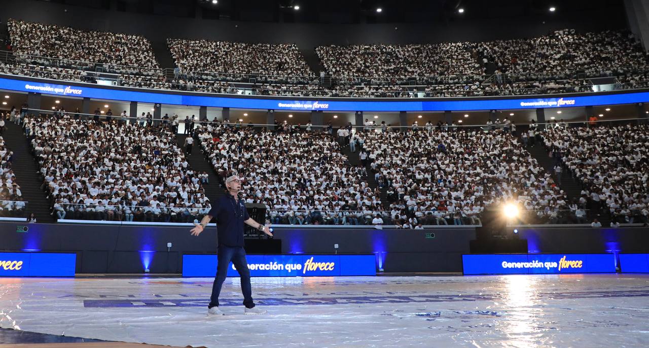 Miles de jóvenes becados para estudios superiores celebran que «Los sueños se conquistan»