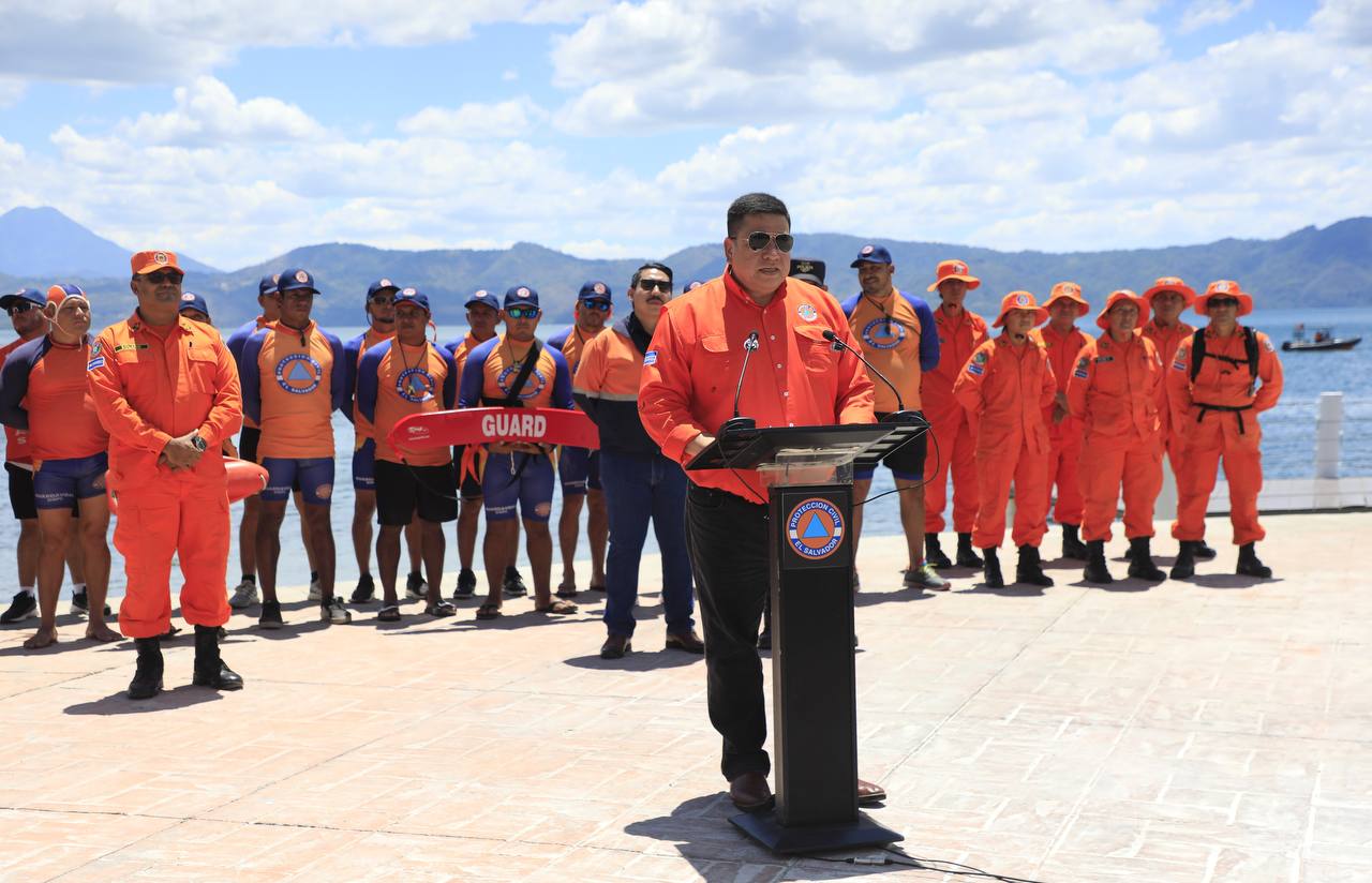 Autoridades realizan simulacro de rescate acuático en el lago de Ilopango