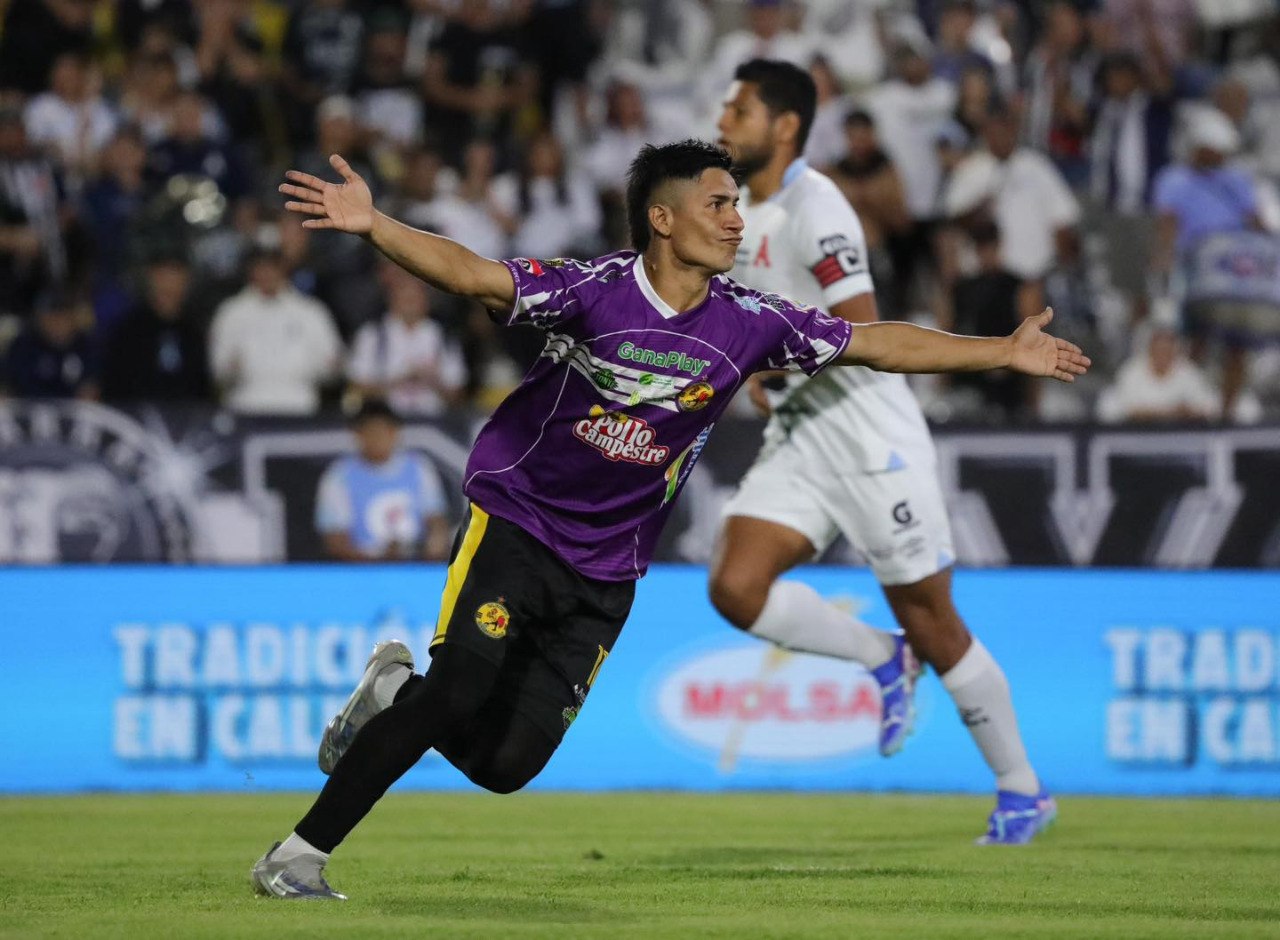 Platense hizo tambalear al Alianza en el Mágico González