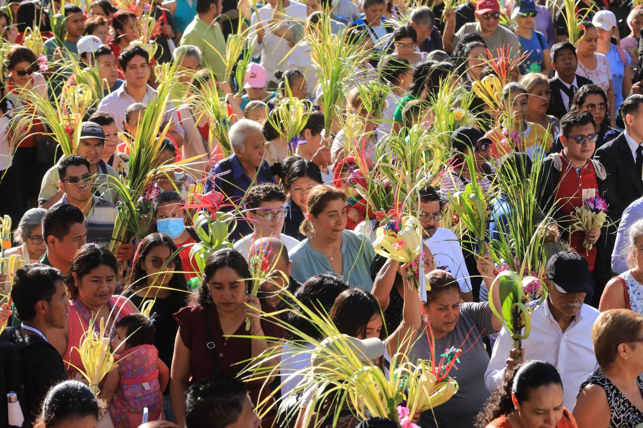 FOTOS: Feligreses conmemoran el Domingo de Ramos en San Salvador