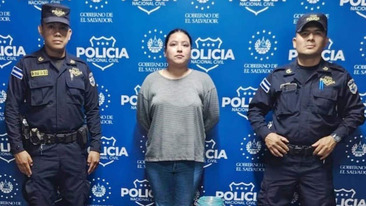Arrestan a mujer que movilizaba marihuana en Soyapango