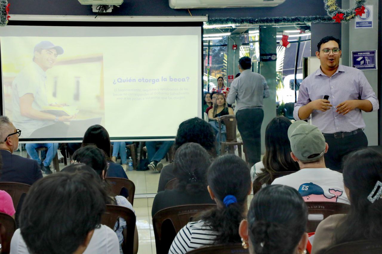 Publican fechas límites para postularse a becas para estudiar en el exterior