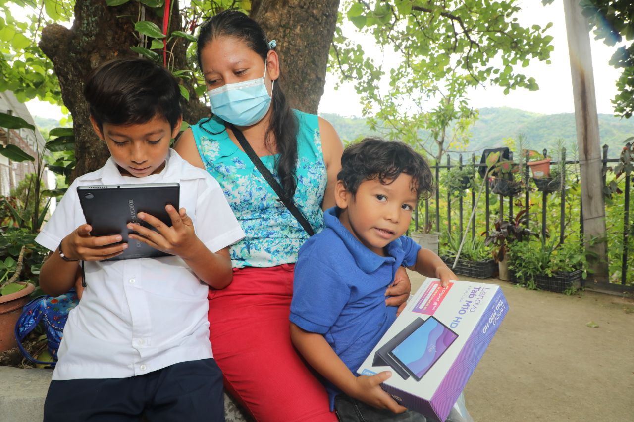 World Vision El Salvador promueve la crianza con ternura