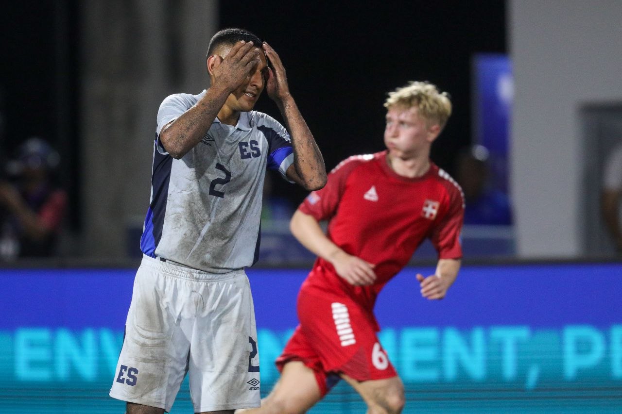 Dinamarca amargó el debut de la Selecta playera