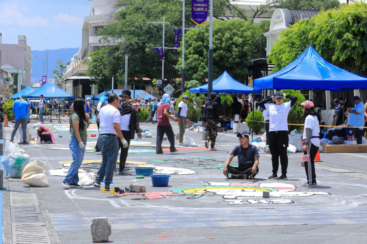 El Centro Histórico se llena de arte con las tradicionales alfombras