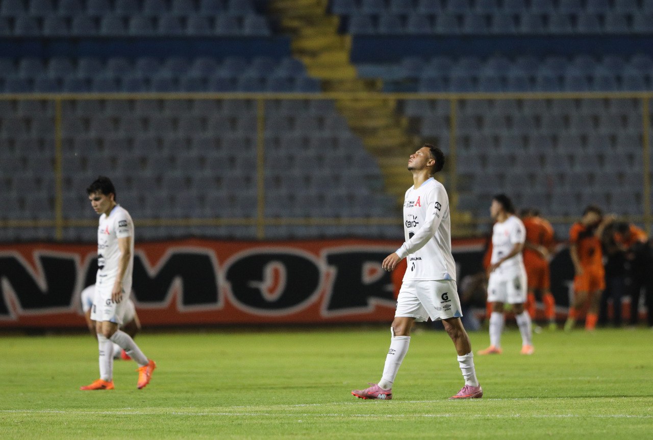 Águila agudiza la crisis de Alianza en el campeonato