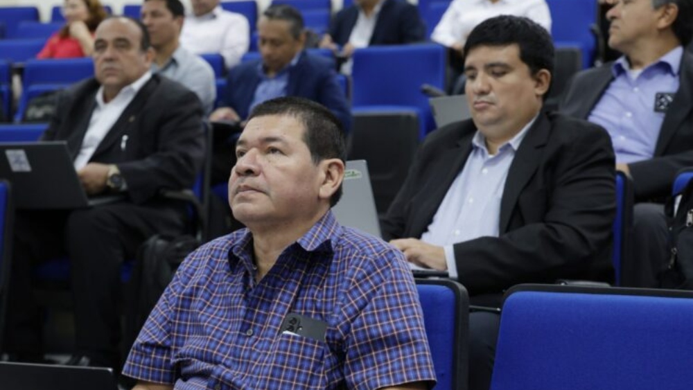 La UES lidera proyecto para incorporar practicas profesionales al inicio de la carrera universitaria