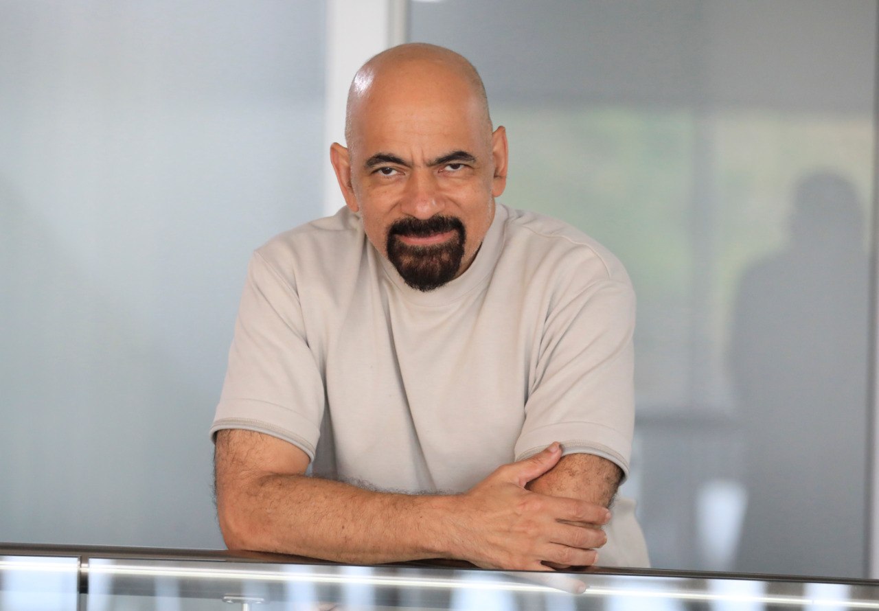 Rafael Alfaro regresa «Sin Sentido» a la escena musical