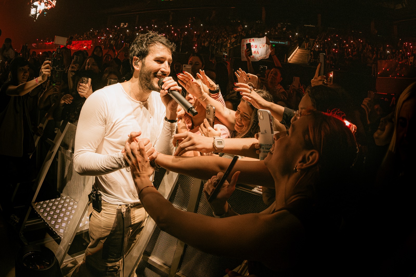 Sebastián Yatra regresa a El Salvador con su gira «Entre Tanta Gente Tour»