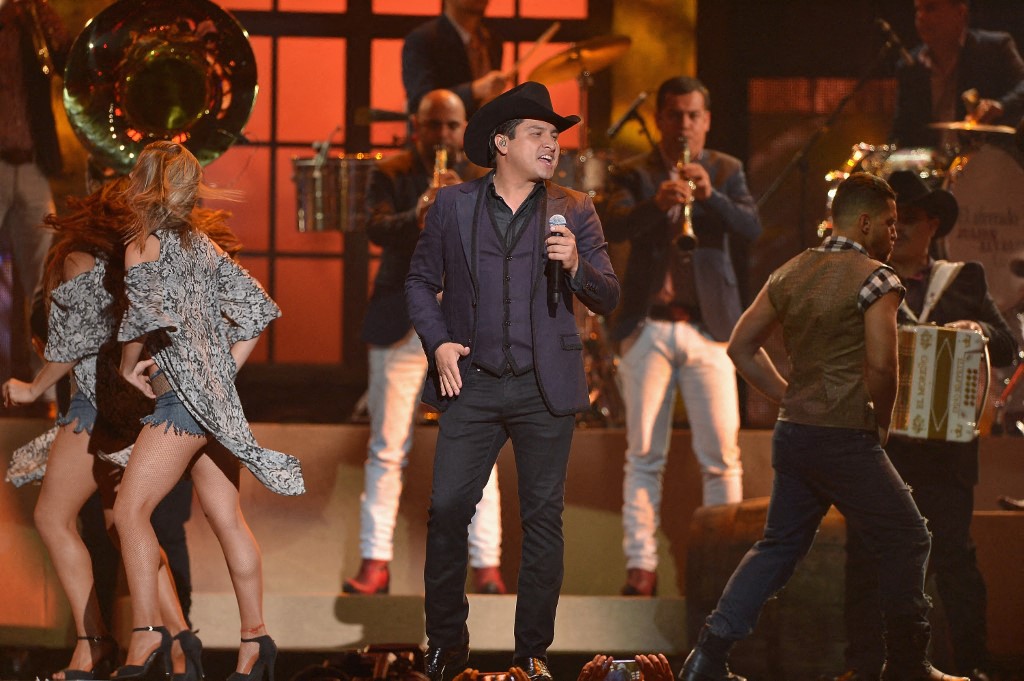 «Atento Aviso»: Julión Álvarez cautivará a El Salvador con el sentimiento de sus canciones