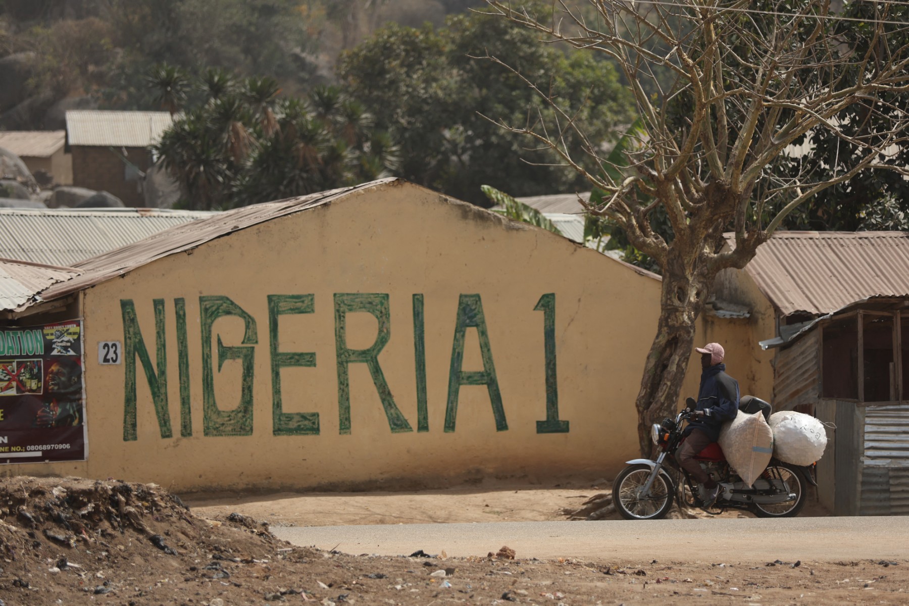 Hombres armados matan a 60 personas en el noroeste de Nigeria