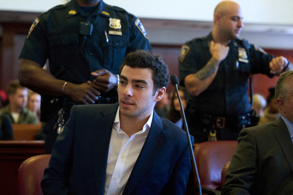 Aplazan a enero juicio federal contra el acusado de matar a un alto ejecutivo en EE.UU.