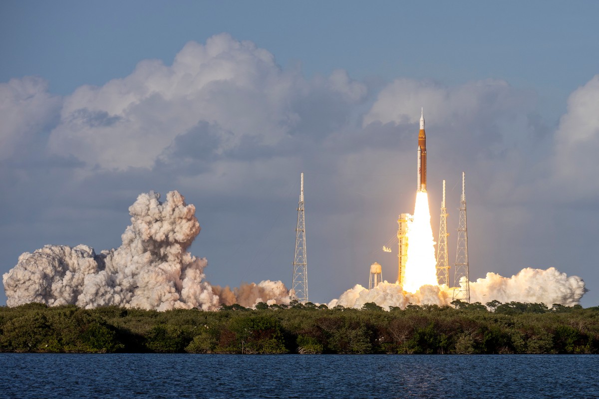 Cuatro astronautas despegan en histórico viaje de la NASA a la Luna