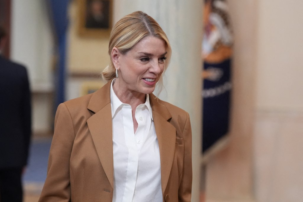 Trump a pesar de un fiscal general, Pam Bondi