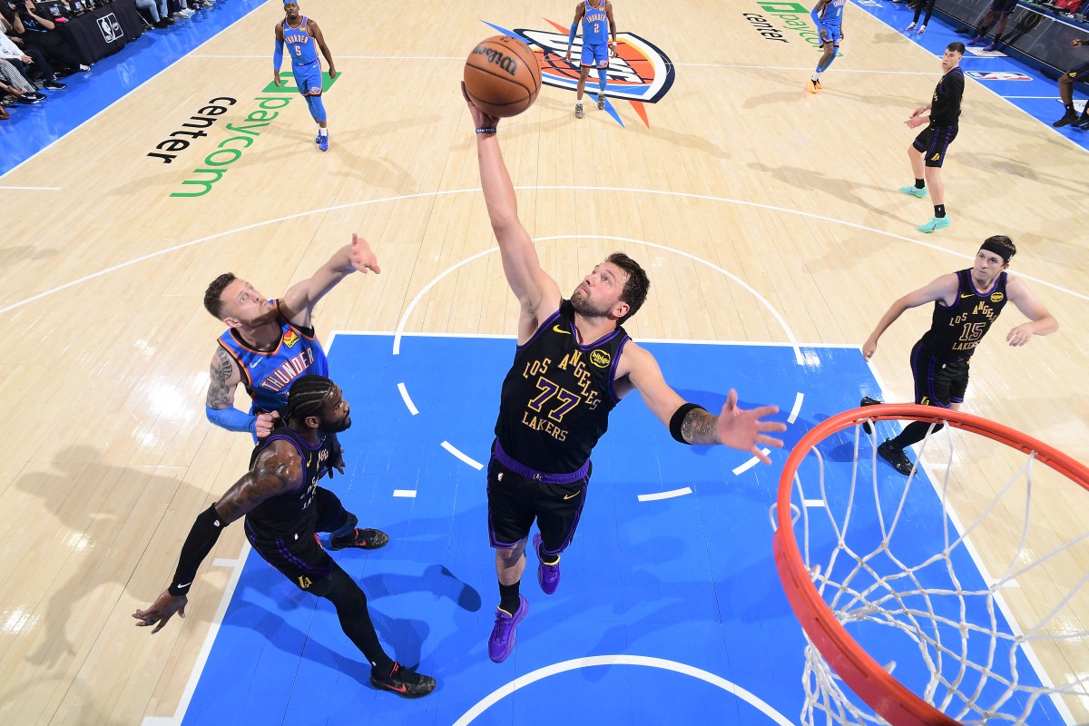 Doncic se perderá al menos el resto de fase regular de la NBA por lesión