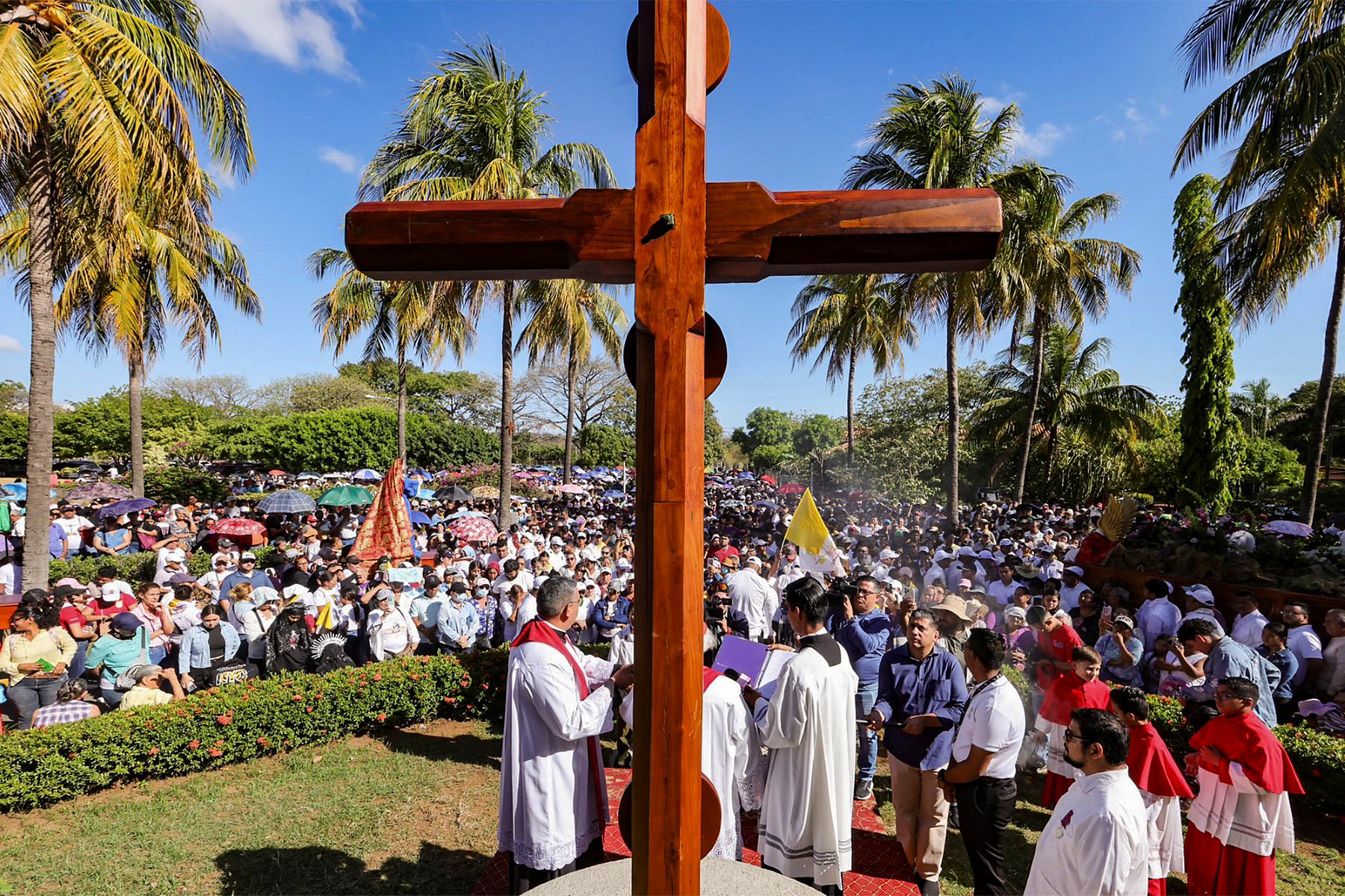 Nicaragüenses celebran Semana Santa con prohibición de procesiones en las calles