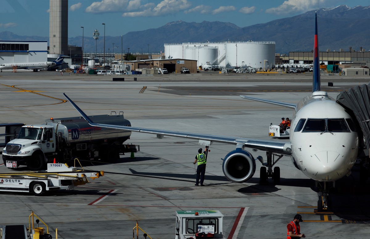 Aeropuertos europeos alertan sobre posible penuria de queroseno por bloqueo de Ormuz