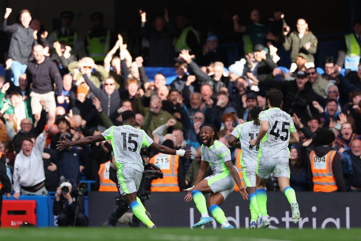 El Manchester City aplasta al Chelsea y mete presión al Arsenal