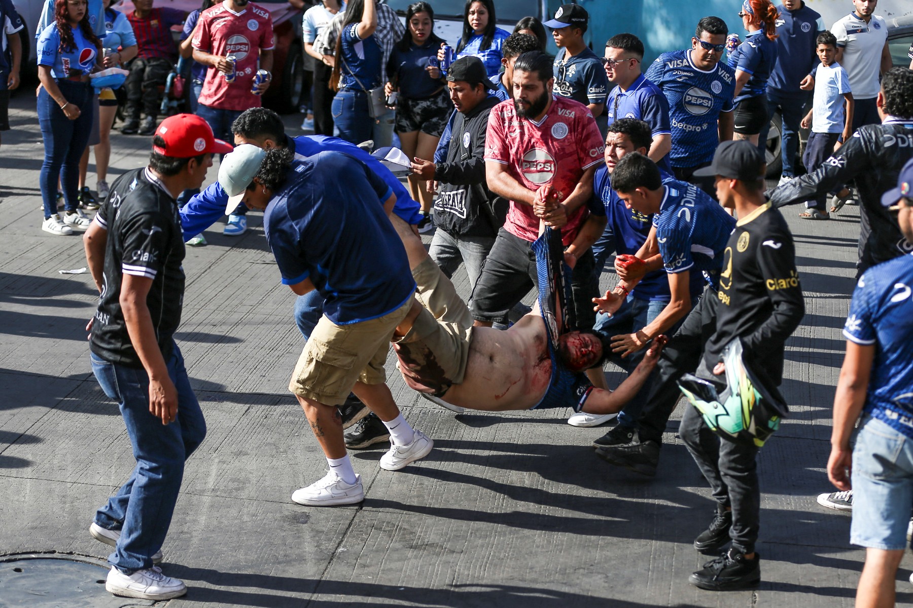 Choque entre hinchas de fútbol deja al menos cuatro heridos en Honduras