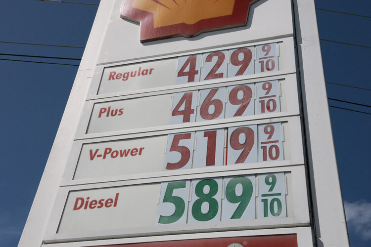 Variaciones. Las fricciones entre EE. UU. e Irán mantienen bajo presión al mercado de combustibles. Foto: AFP