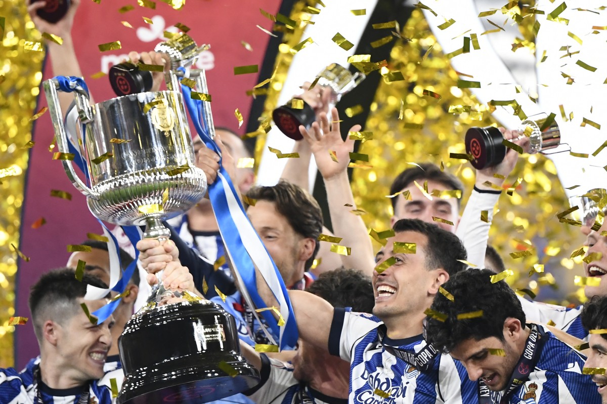 La Real Sociedad dio la sorpresa y alzó la copa del Rey