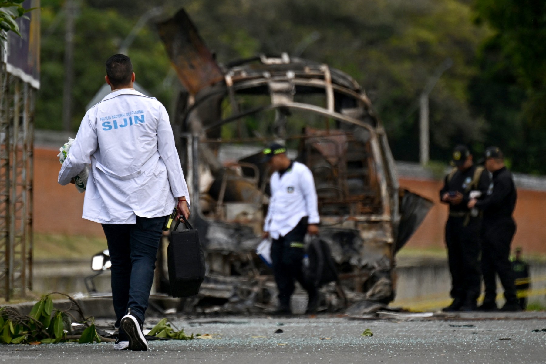 Atentado con bomba causa siete muertos en Colombia en medio de ola de violencia