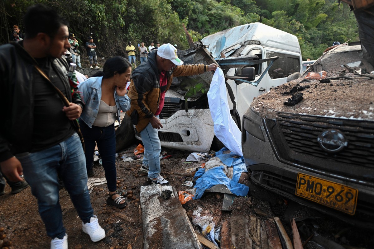 Sube a 19 el número de muertos por atentado con bomba en carretera en Colombia