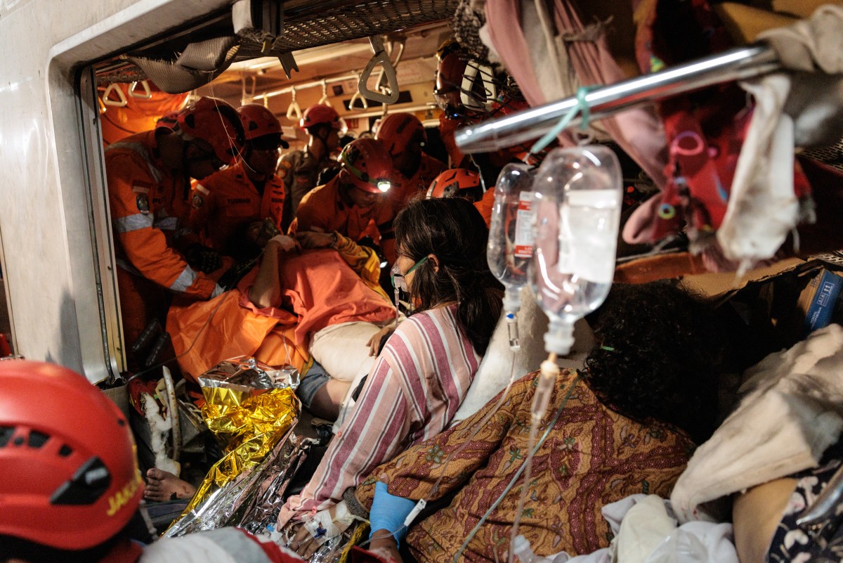 Choque de dos trenes en Indonesia deja 15 muertos y decenas de heridos