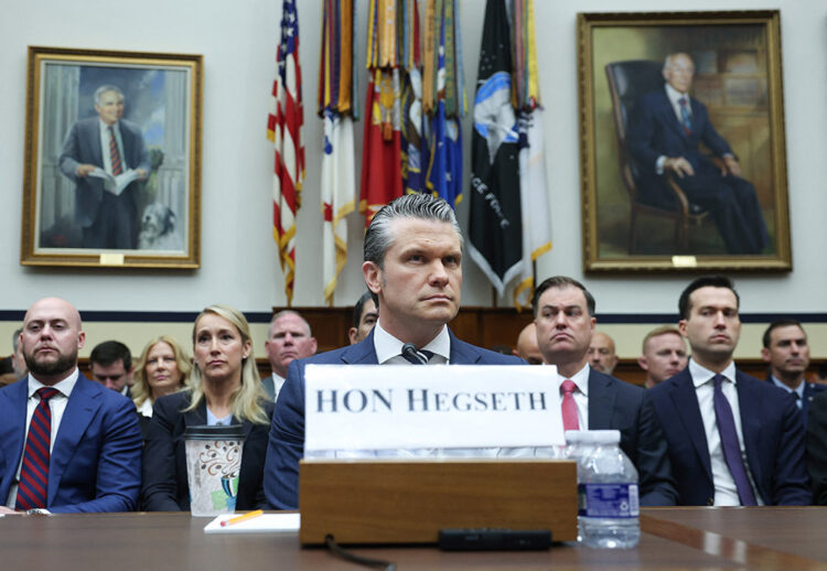 Interpelado. Los demócratas quieren hacer un juicio político contra el secretario Hegseth. Foto: AFP