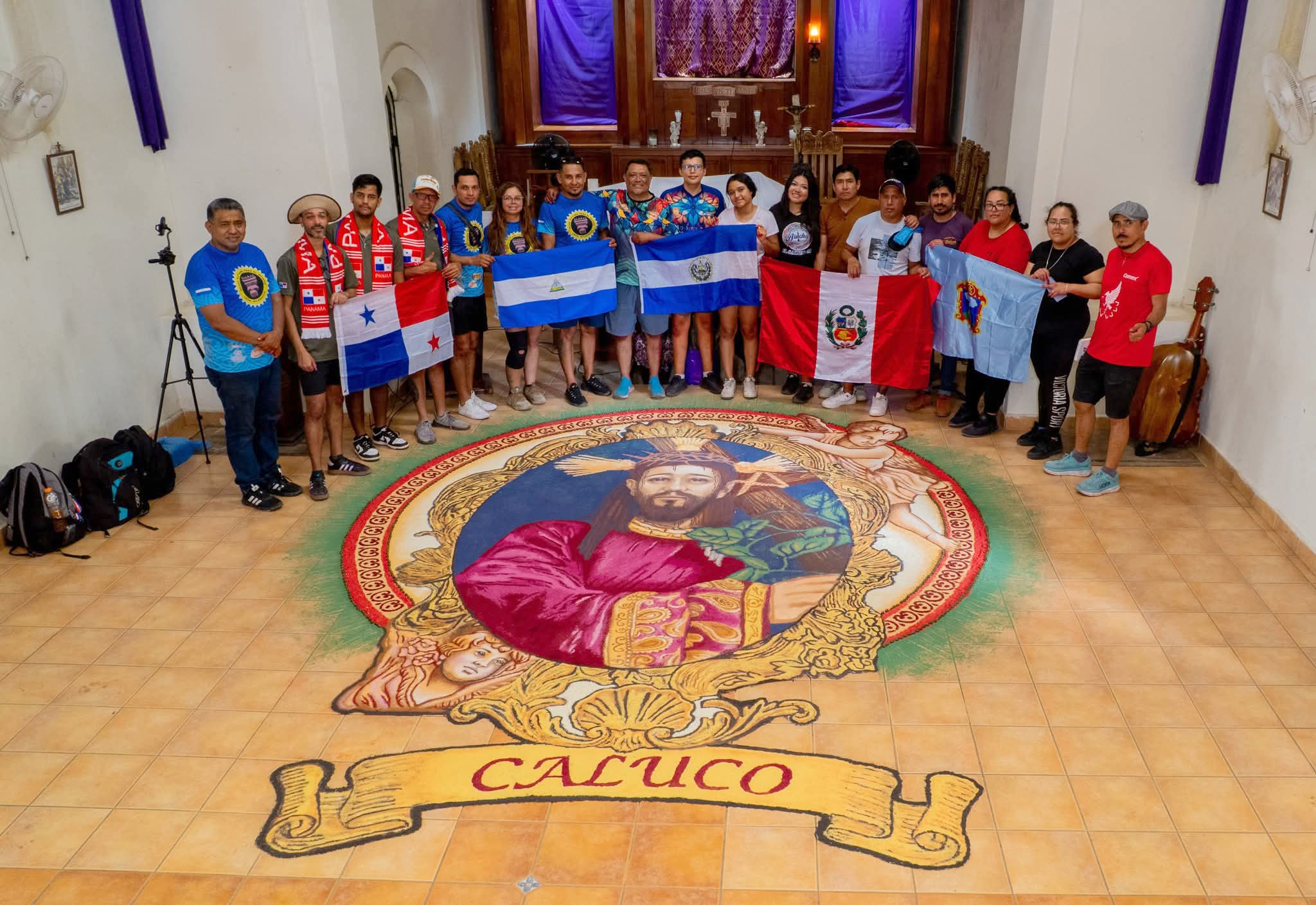 Extranjeros elaboraron alfombras en Izalco, Sonsonate