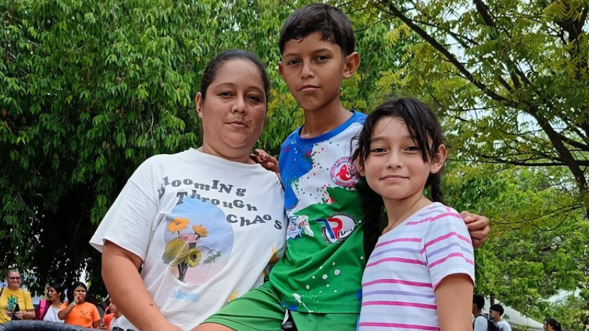 Sandra y sus hijos son una familia integrada