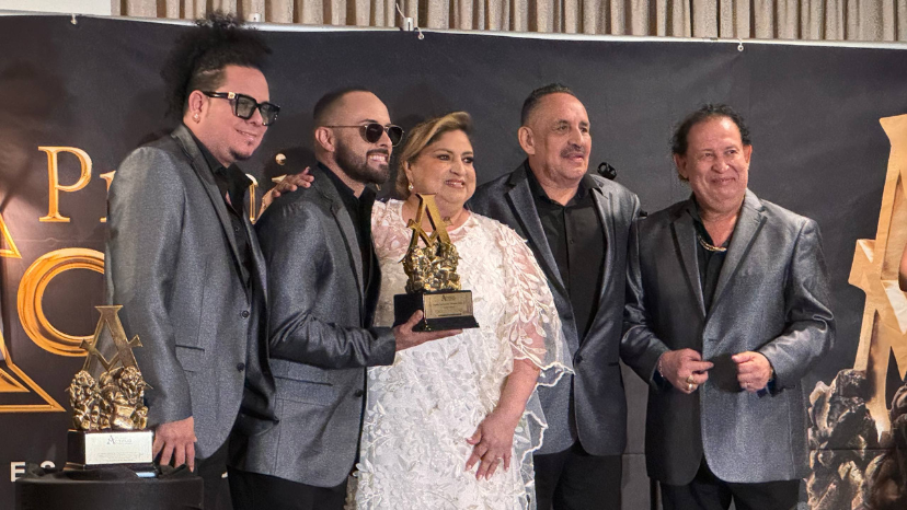 Los Hermanos Flores reciben galardón de la comunidad salvadoreña en Los Ángeles