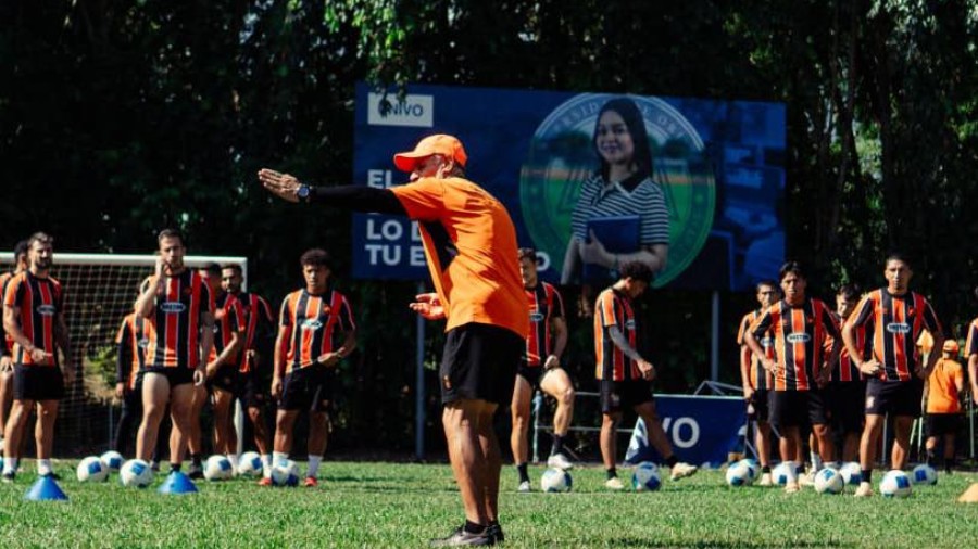 Águila confirmó al nuevo entrenador