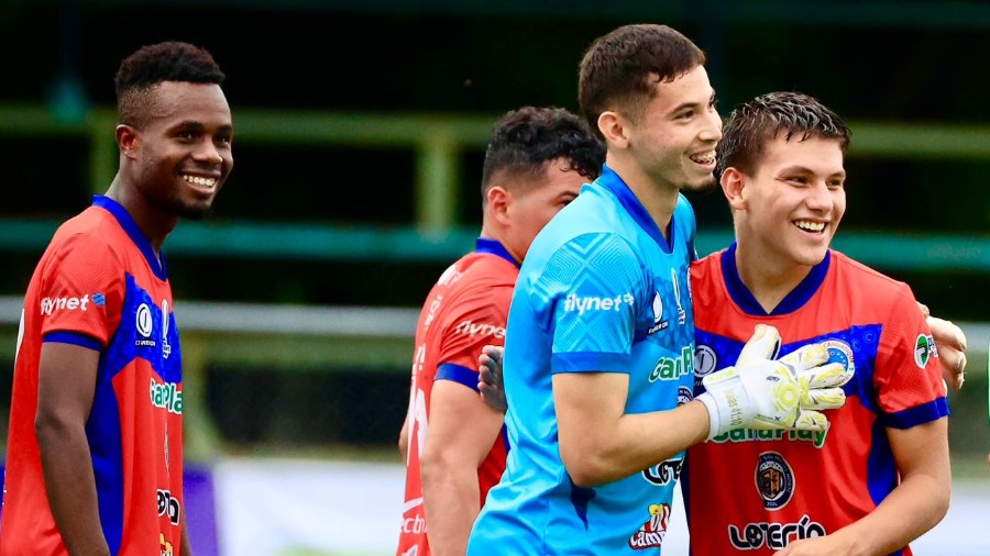 Cacahuatique sufrió, pero en penales venció a Hércules y avanzó en la Copa