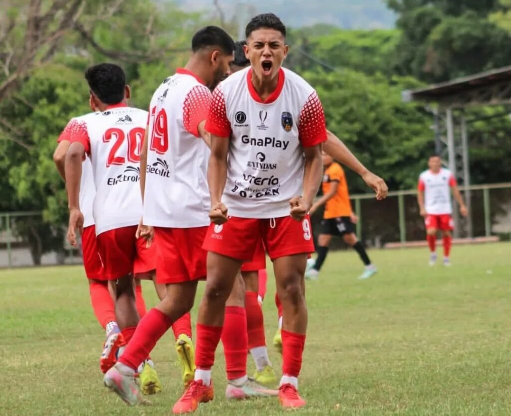 Bryan Cea, el enfermero del gol