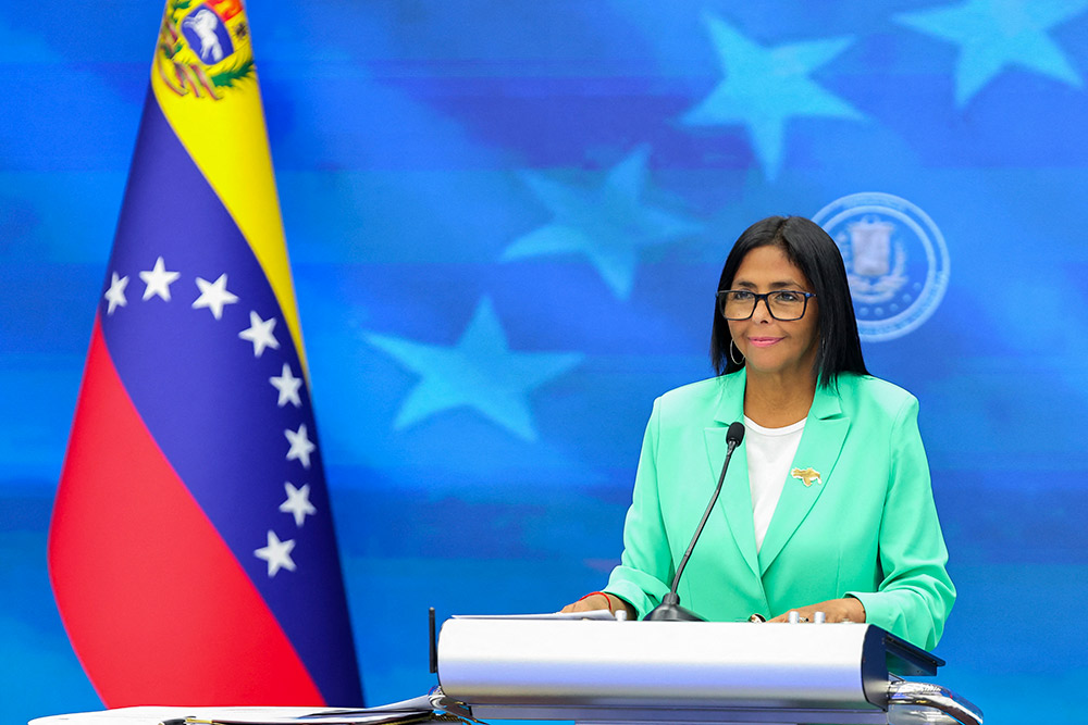 Rodríguez promete a Venezuela aumento salarial el 1.° de mayo