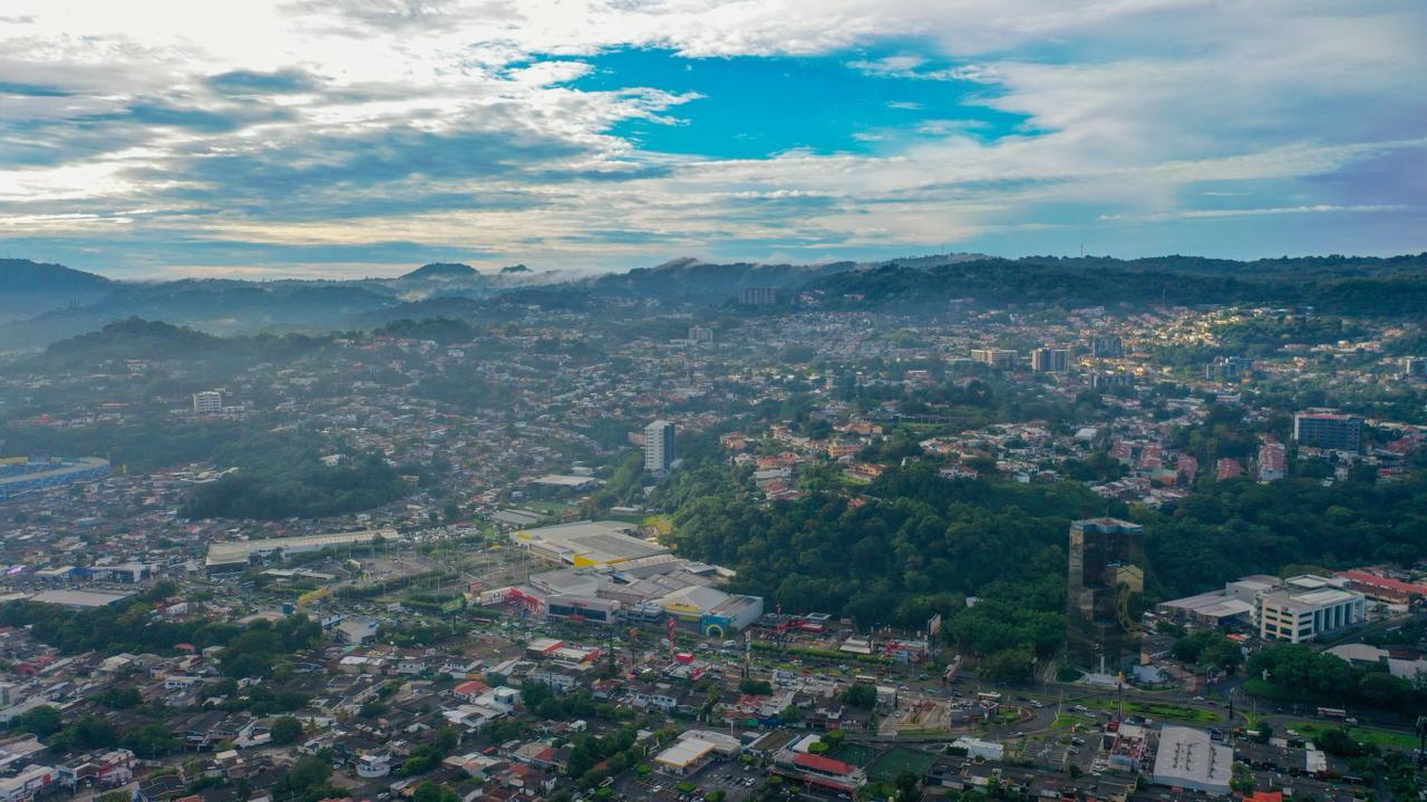 Altas temperaturas y ausencia de lluvias este martes en El Salvador