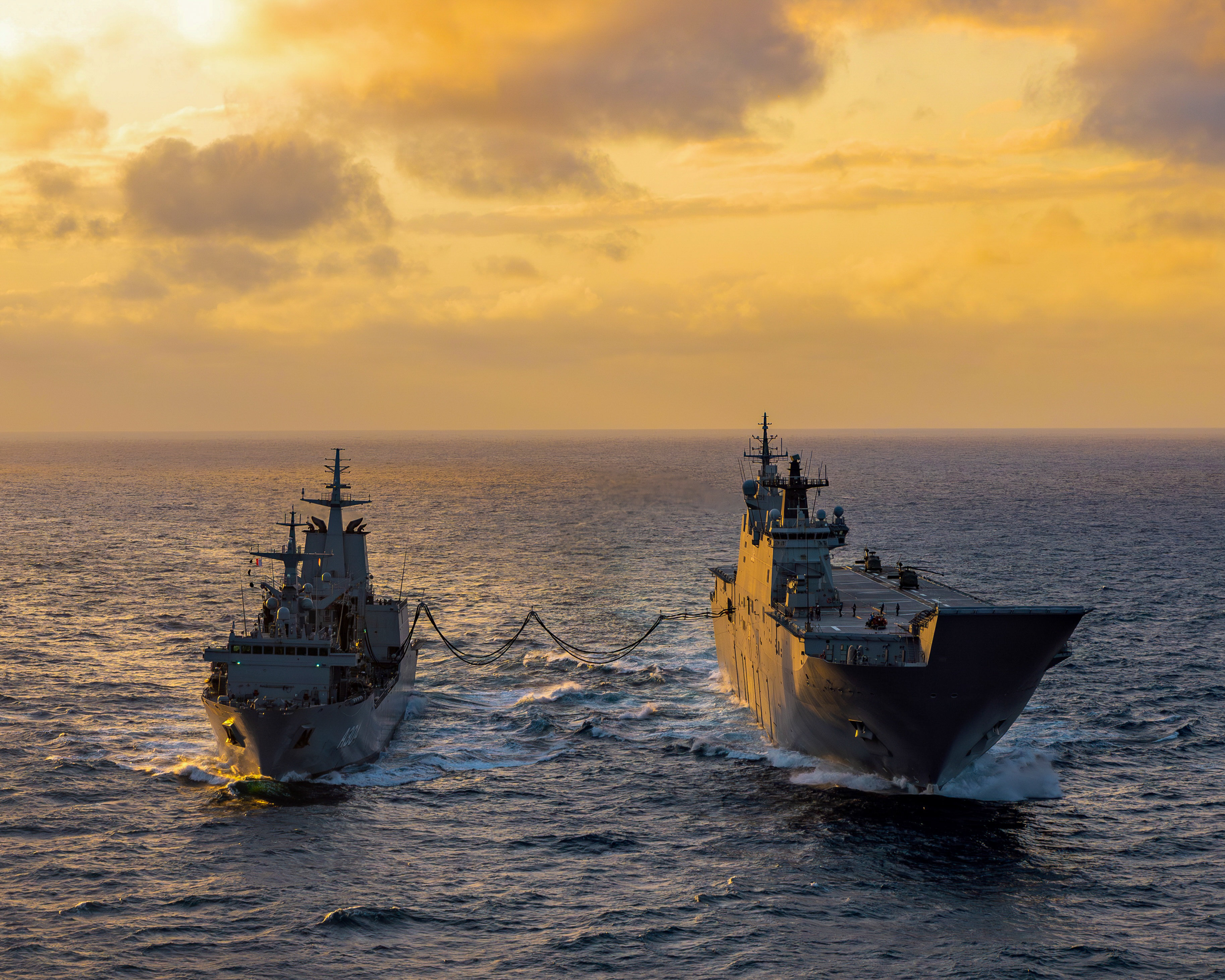 Japón firma multimillonario acuerdo con Australia para venta de buques de guerra