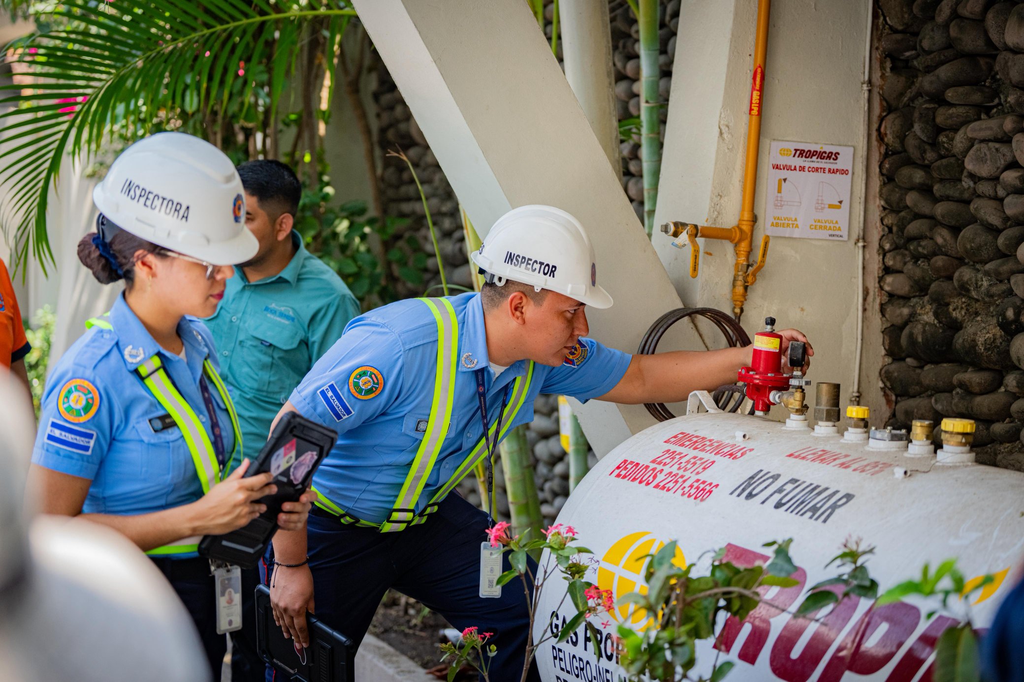 Bomberos verifica condiciones de seguridad en hoteles y restaurantes