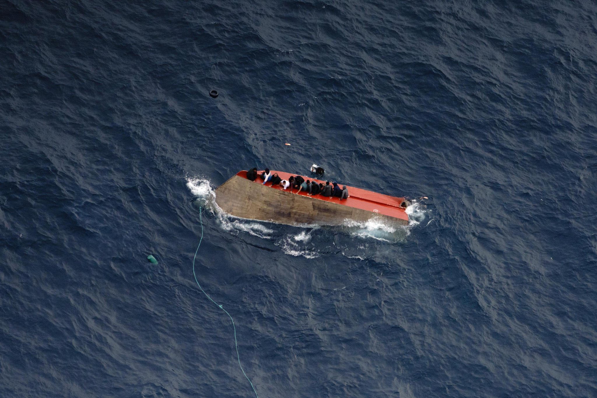 Más de 70 desaparecidos tras un naufragio en el Mediterráneo, según oenegés