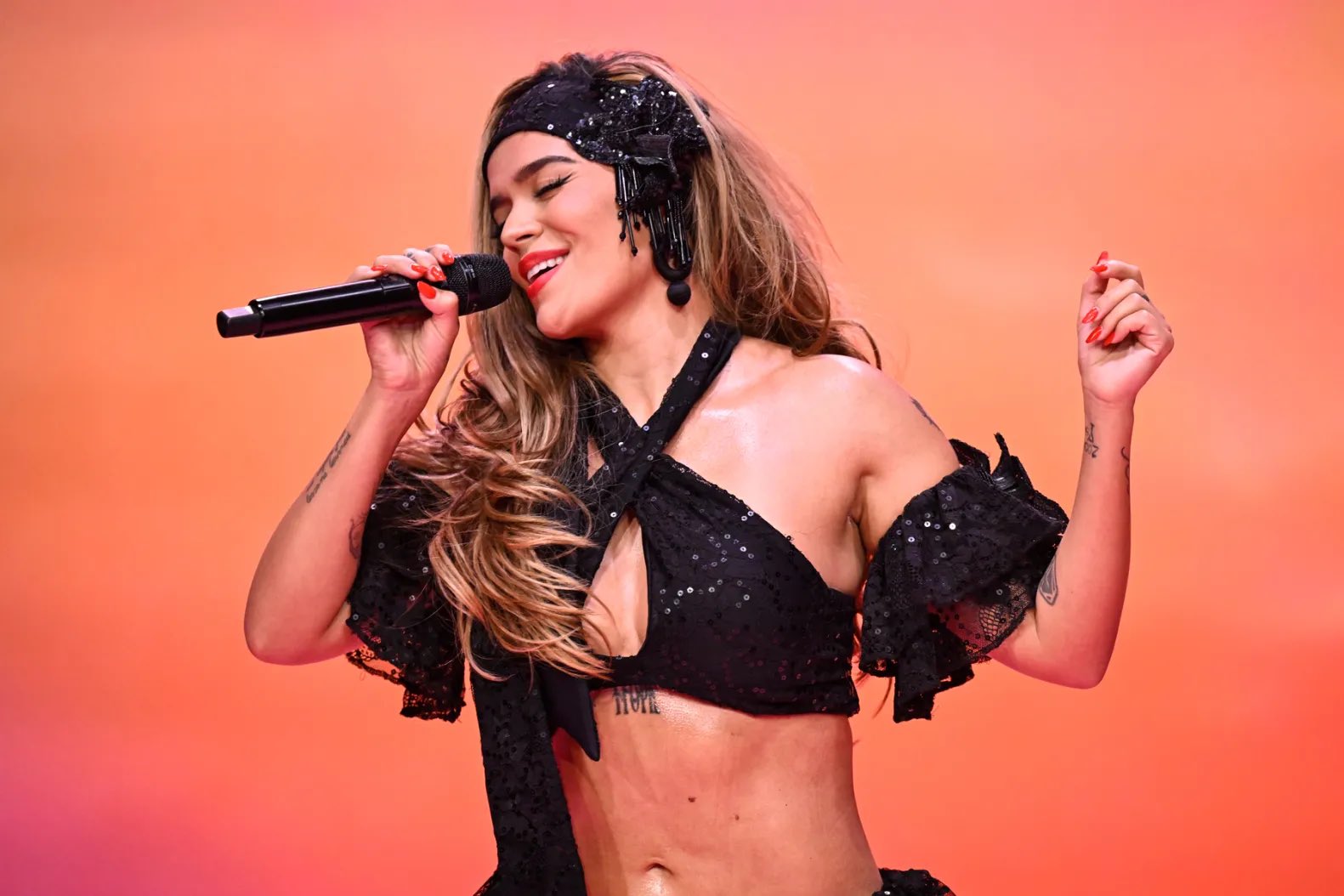 Karol G posa para Playboy como una «Mujer en la cima»