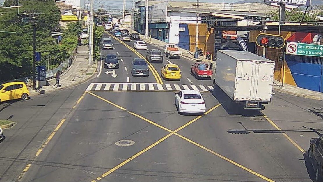 VMT insta a conductores a respetar luz roja del semáforo y señalización vial para evitar tragedias