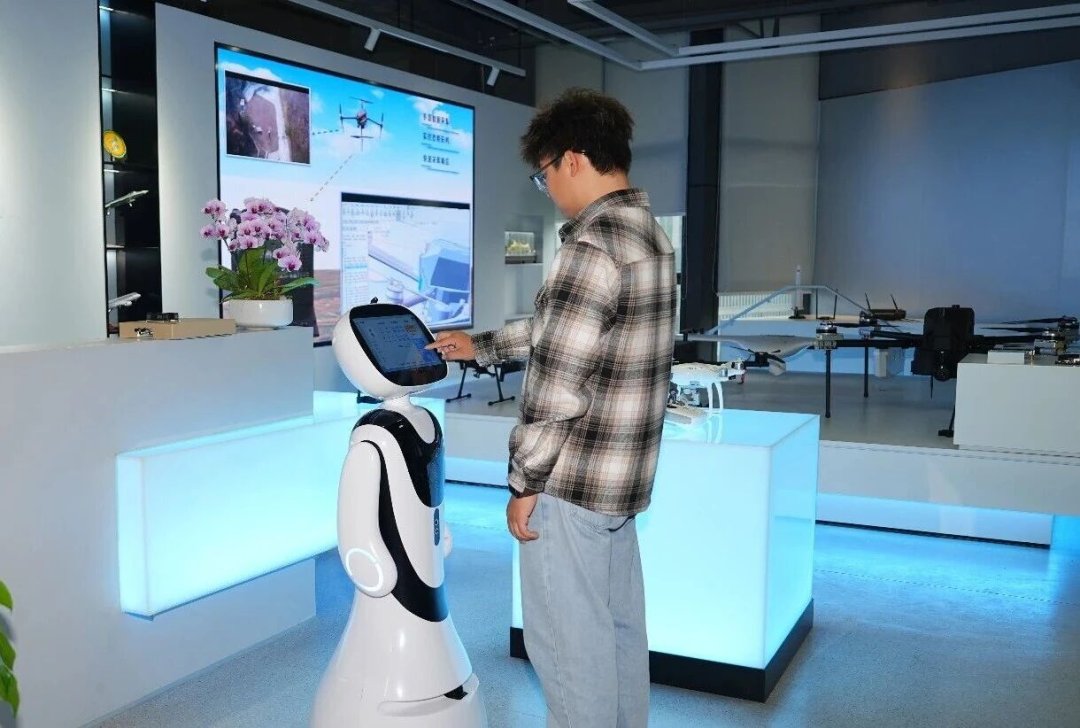 Robot chino «Kangbao» mide la salud en 30 segundos y reconoce 13 emociones sin tocar al paciente