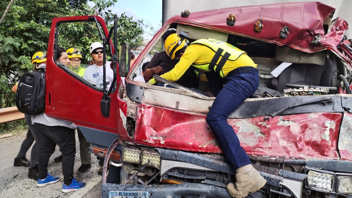 Varios lesionados por aparatoso accidente en ruta al Aeropuerto Internacional