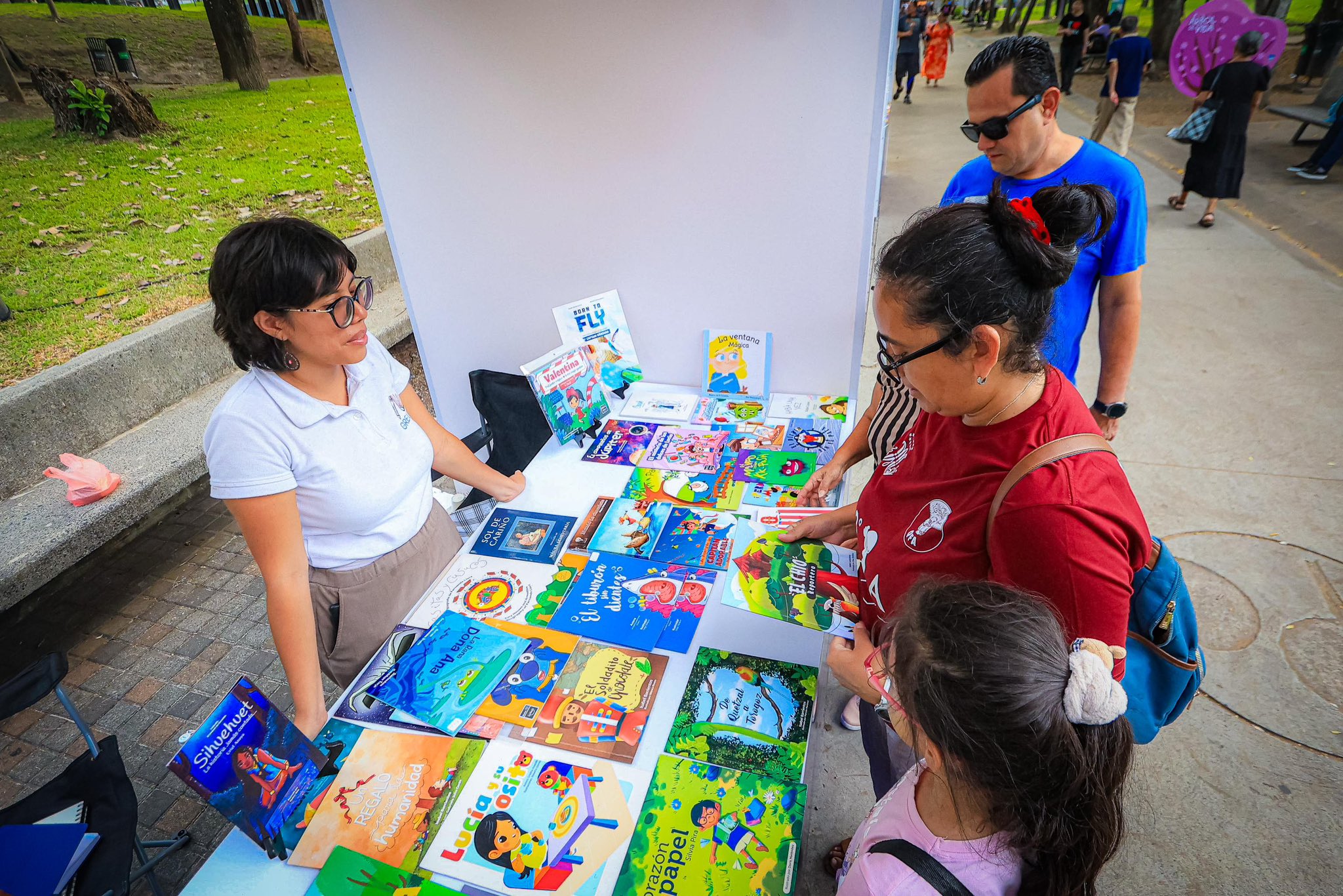 La primera Feria del Libro celebra su tercer día en San Salvador