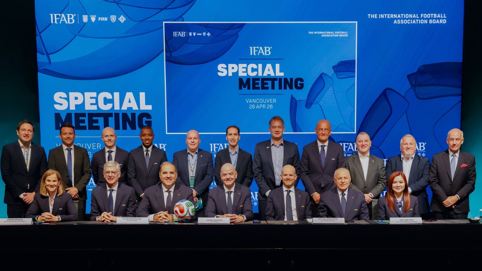 Tarjeta roja por taparse la boca y pagos mejorados a selecciones, anuncia la FIFA