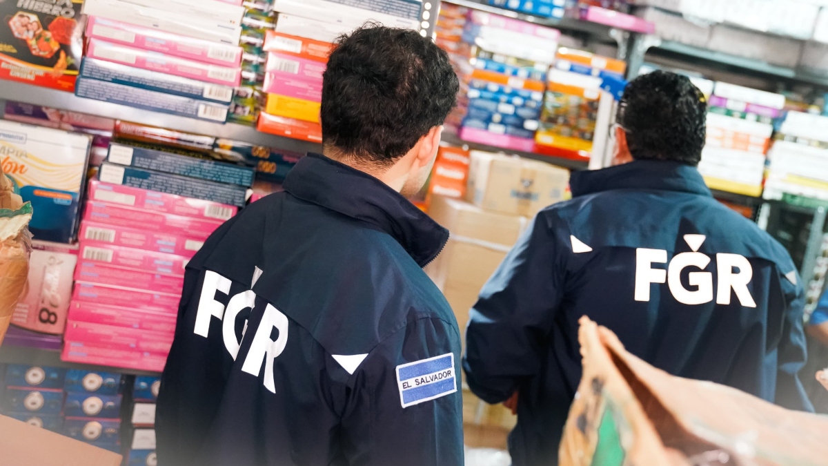 FGR decomisa medicina sin registro sanitario y con viñetas falsas en el mercado Central de San Salvador