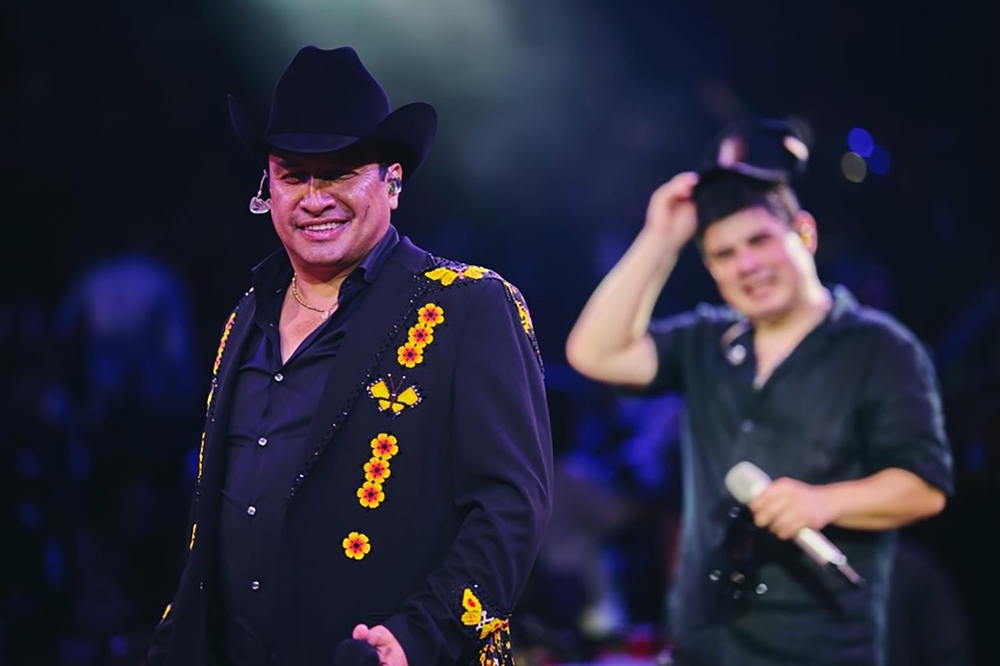 Julión Álvarez hará historia en El Salvador