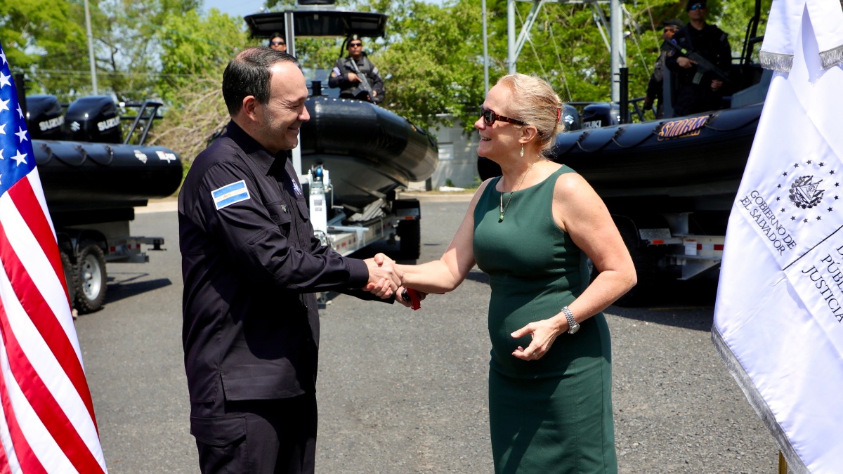 Estados Unidos dona modernas lanchas a Policía Nacional Civil